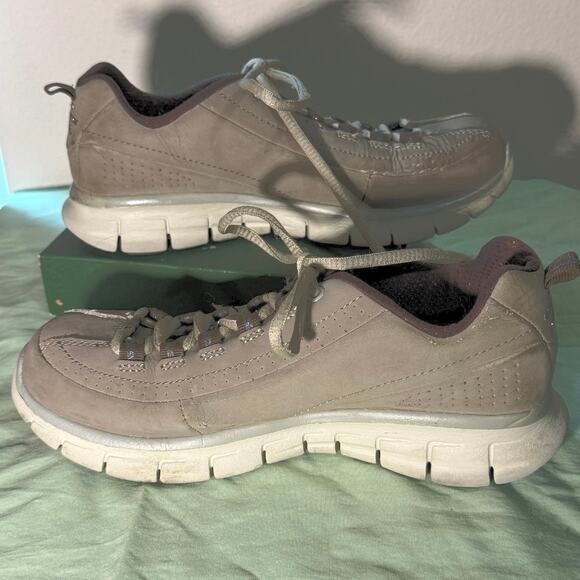 Skechers Elite Memory Foam women’s sz 6. Stone Brown walking shoes. See defect. - Picture 4 of 9